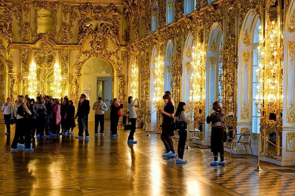 Cung điện Peterhof St. Petersburg: đài phun nước vàng và lúc đẹp nhất