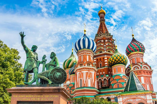 Nhà thờ Saint Basil Moscow: mái vòm sặc sỡ và mẹo chụp ảnh đẹp