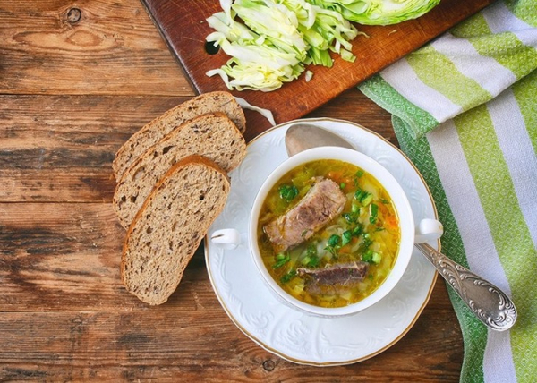 Các món súp Nga có dễ ăn không? Borscht, shchi, solyanka và cách ăn