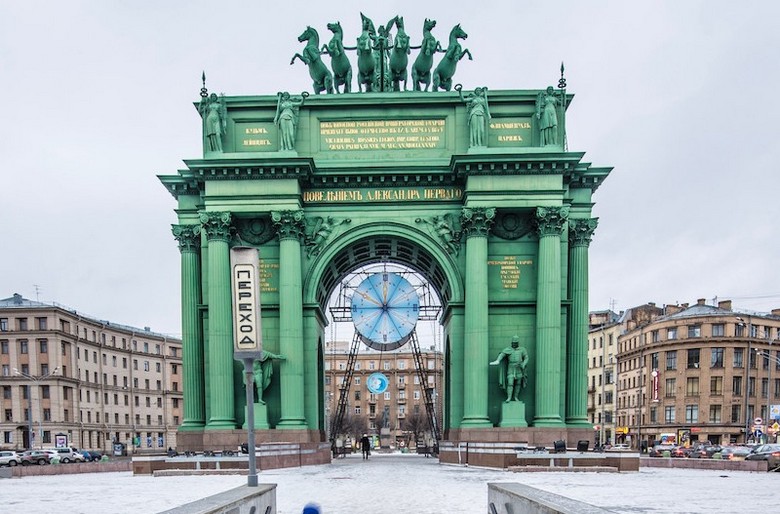Quảng trường Cung điện St. Petersburg có gì nổi bật?