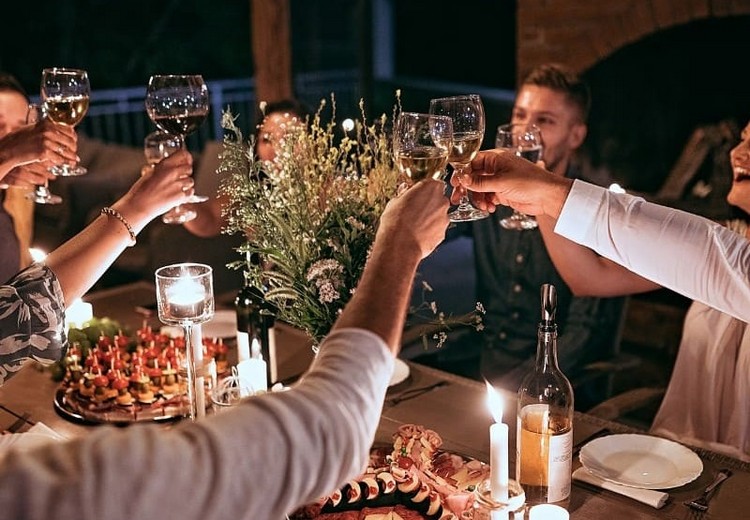 Văn hóa uống vodka Nga: Cách thưởng thức và món ăn kèm